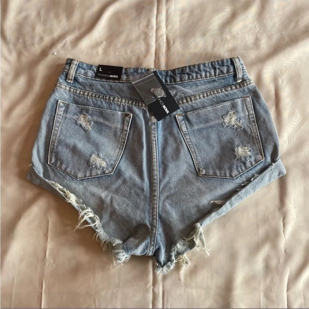 NEW! Fashion Nova - Light Wash High Rise Summer Distressed Denim Shorts Size L